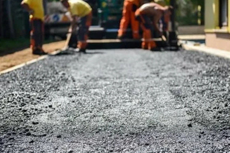 Enhancing Longevity: Asphalt Maintenance and Sealcoating Benefits